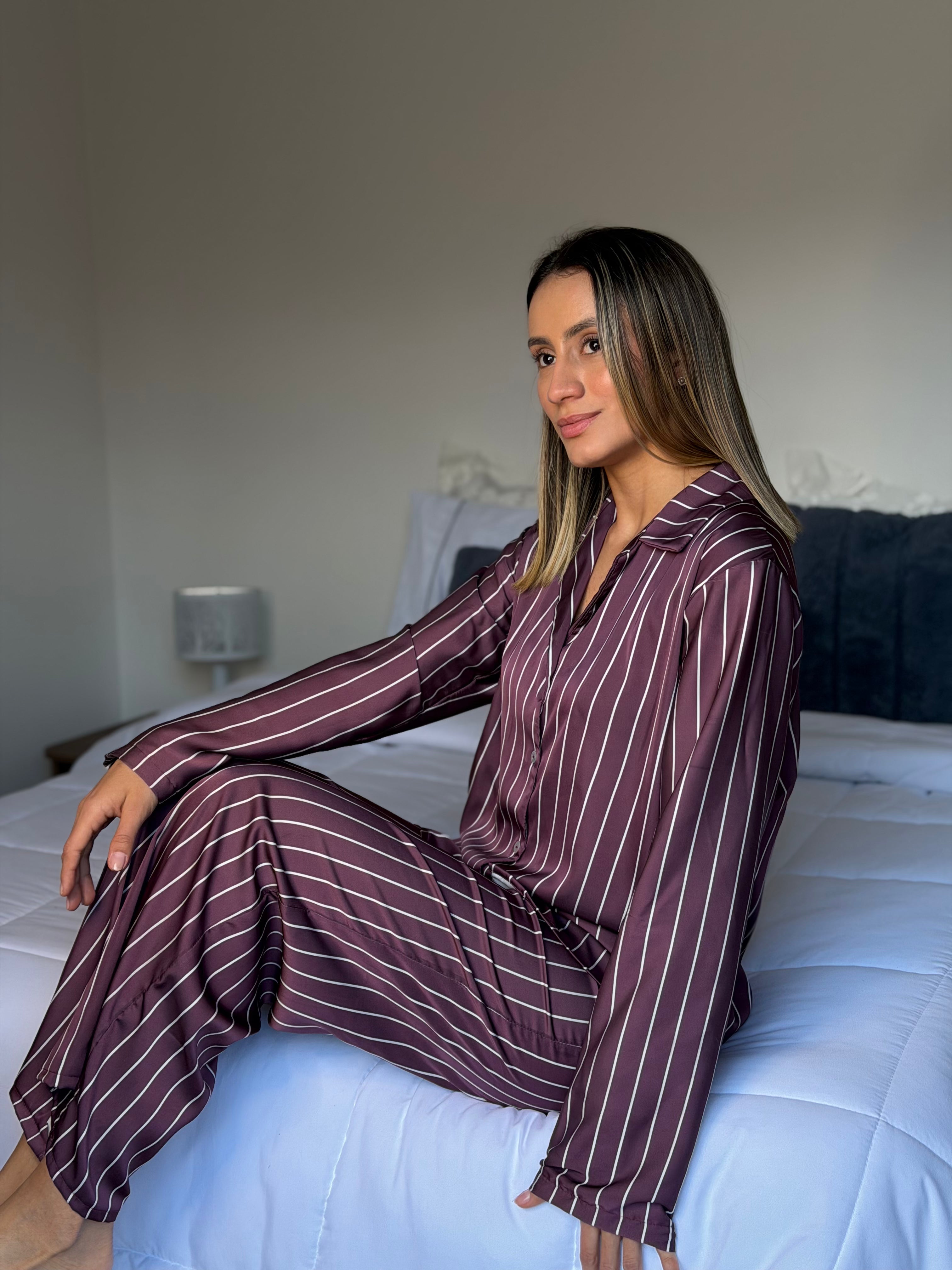 Conjunto Rojo de Pantalón y Camisa Manga Larga en Seda Italiana Vino Tinto