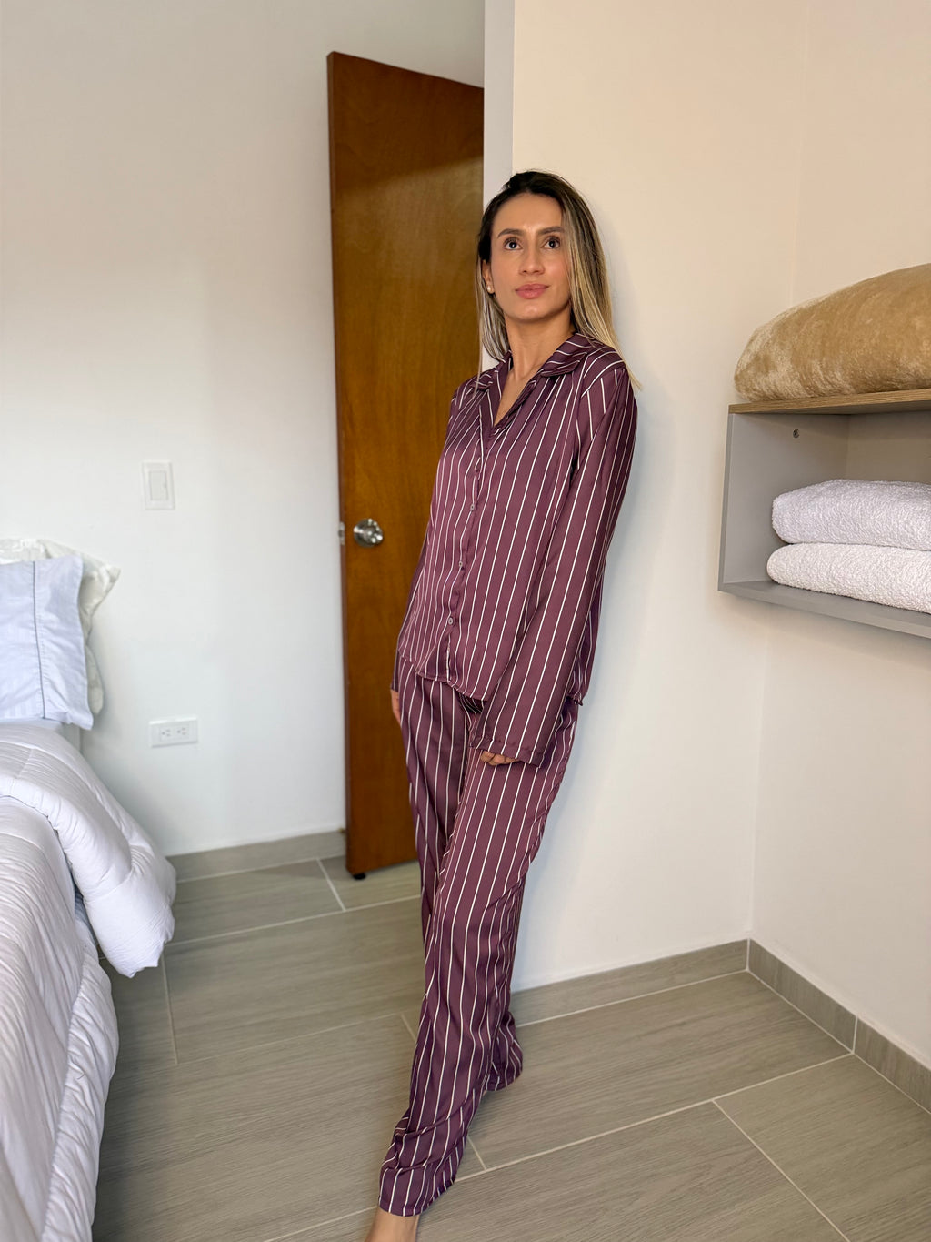 Conjunto Rojo de Pantalón y Camisa Manga Larga en Seda Italiana Vino Tinto